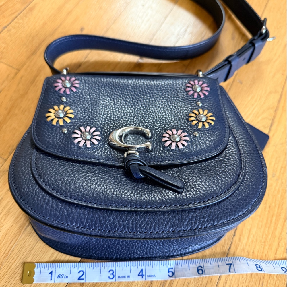Unique and Rare Coach Navy Leather Floral Stitching Saddle Crossbody Bandit Bag - Picture 3 of 11